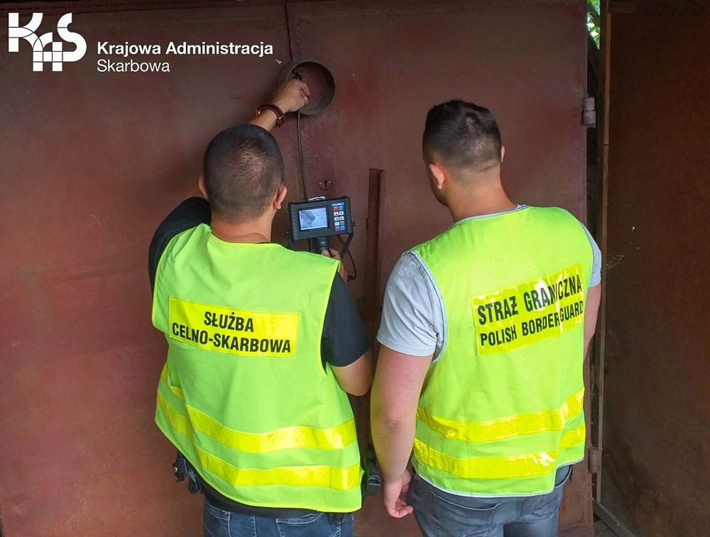 Przechwycili 44 kg nielegalnego tytoniu, 18,5 tys. paczek papierosów i 25 g mety