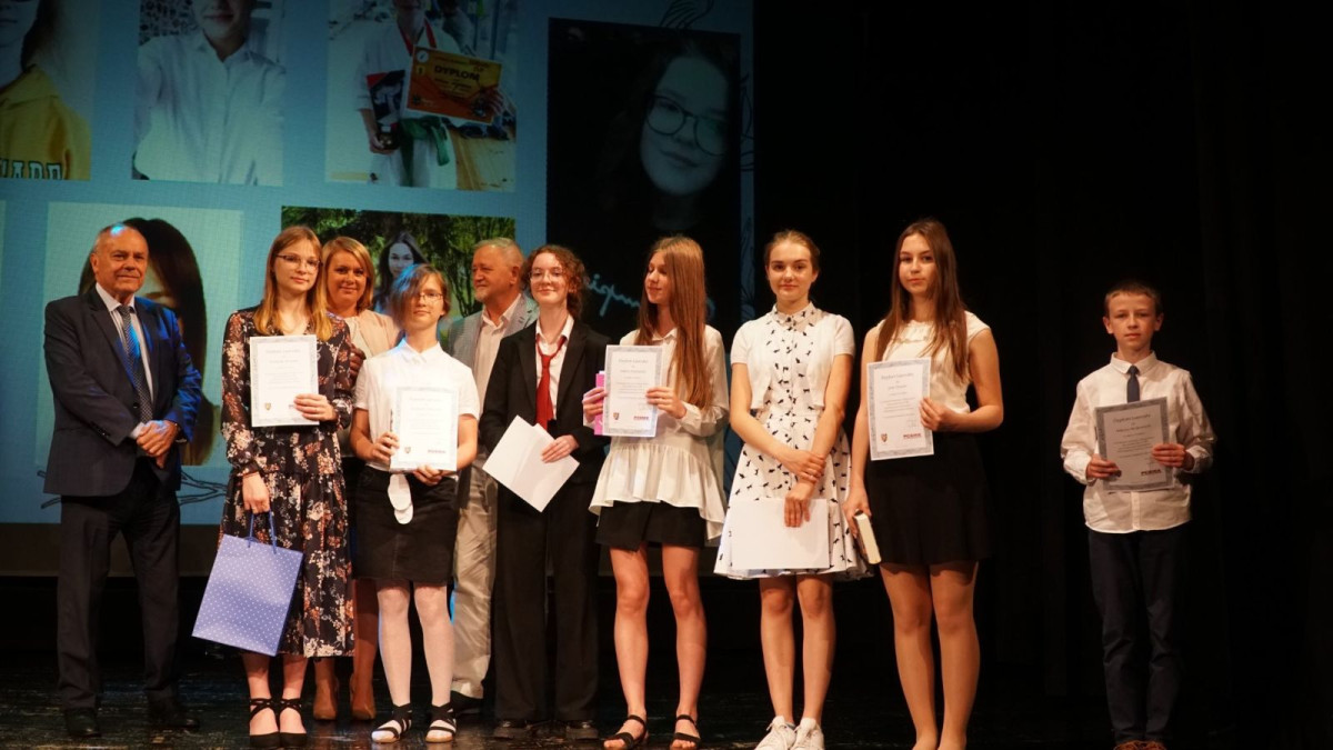 214 laureatów konkursów powiatowych organizowanych przez Powiatowe Centrum Edukacji i Kształcenia Kadr w Bolesławcu