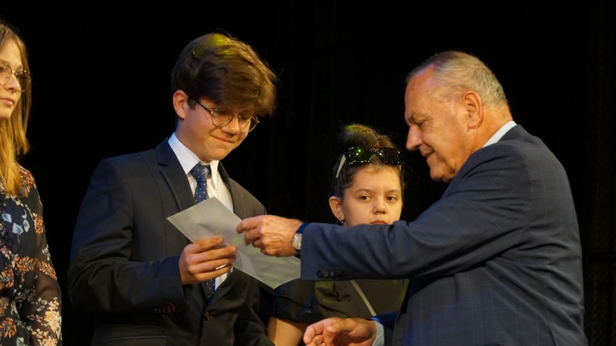 214 laureatów konkursów powiatowych organizowanych przez Powiatowe Centrum Edukacji i Kształcenia Kadr w Bolesławcu