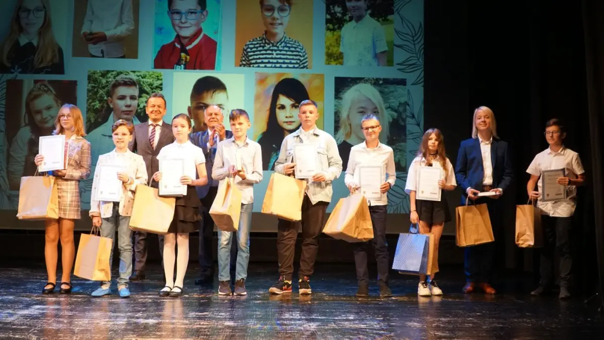 214 laureatów konkursów powiatowych organizowanych przez Powiatowe Centrum Edukacji i Kształcenia Kadr w Bolesławcu