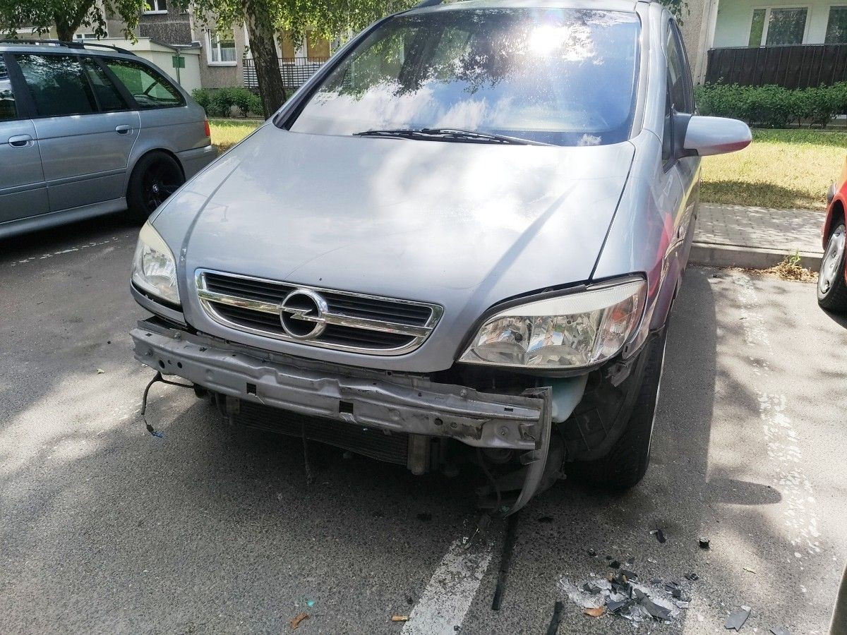 Ciężarówka stoczyła się i uszkodziła 4 inne samochody