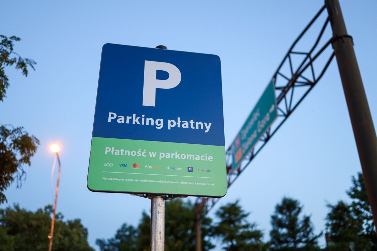 Parking przed dworcem PKP płatny