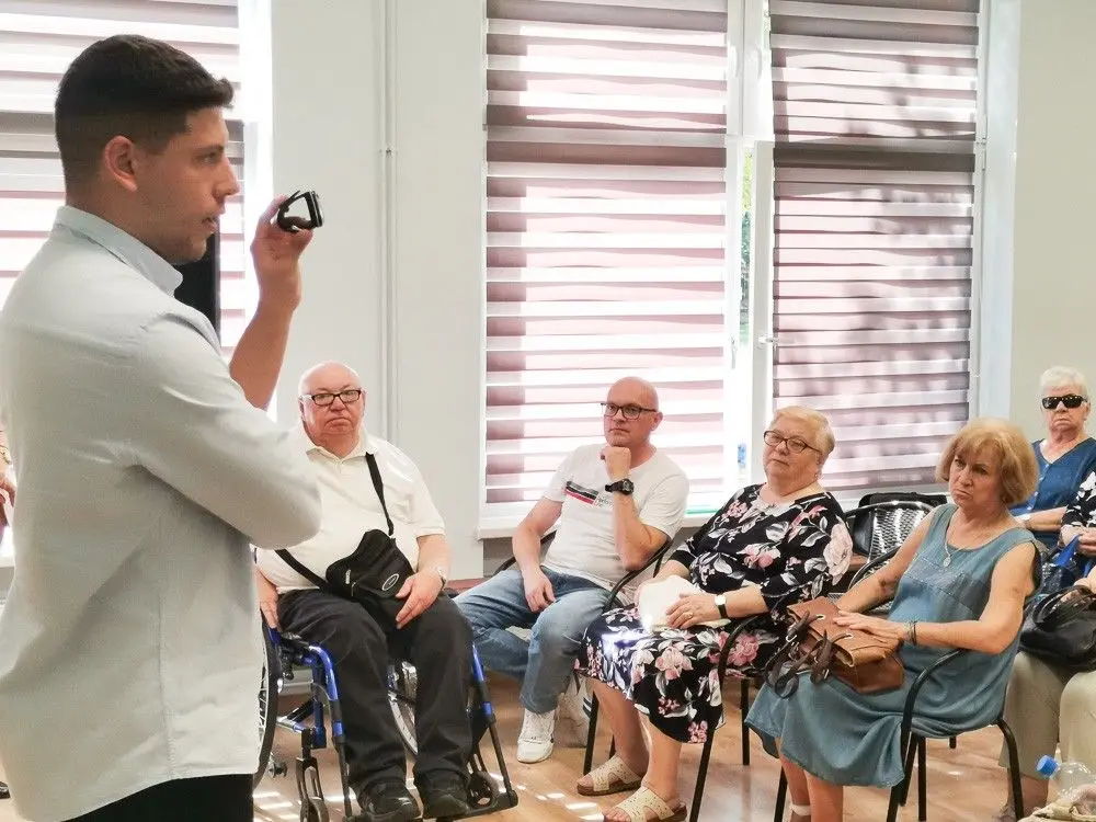 130 seniorów z Bolesławca dostało „opaski życia”