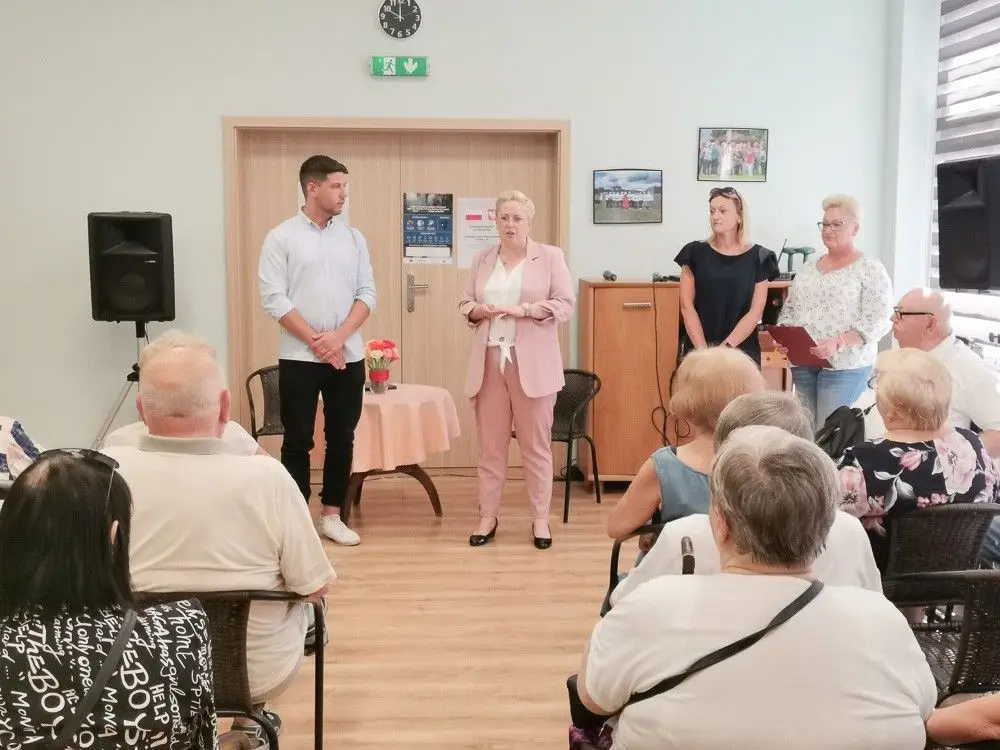 130 seniorów z Bolesławca dostało „opaski życia”