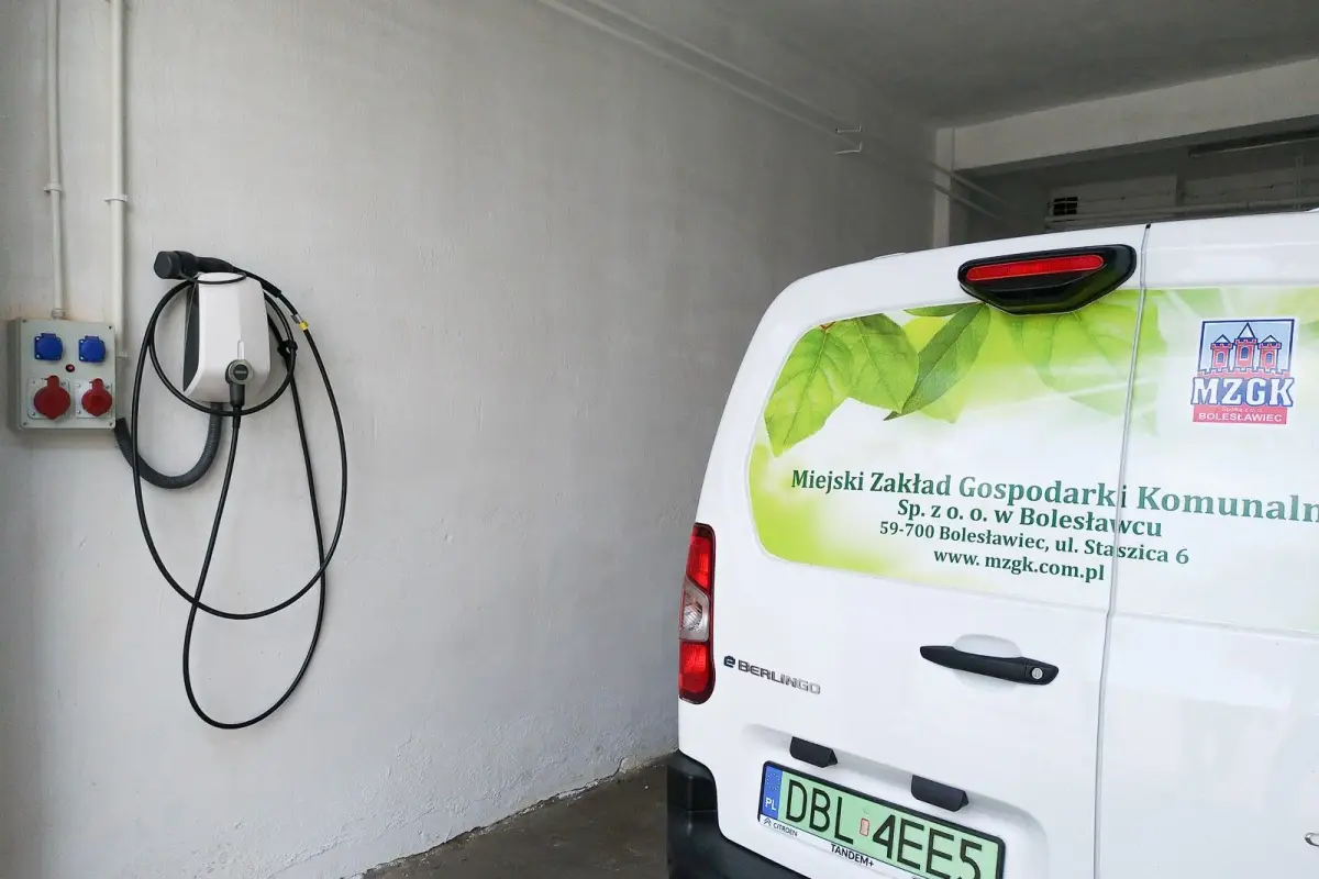 MZGK w Bolesławcu testuje elektryczną śmieciarkę marki Volvo za 2 miliony!