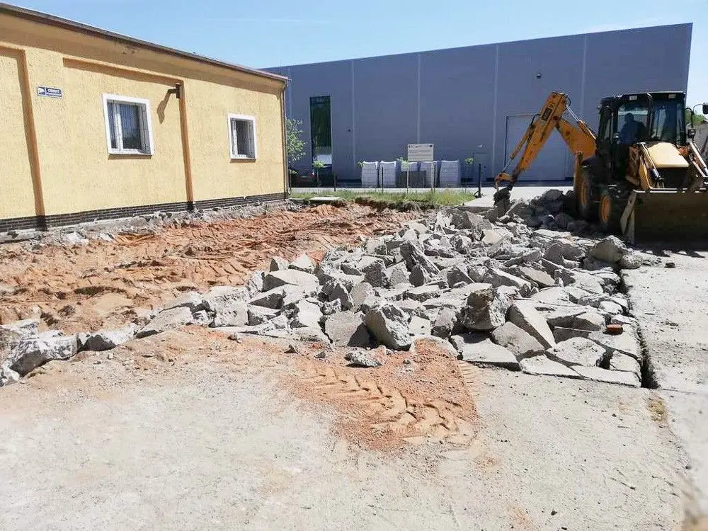 Prace przy rozbudowie remizy OSP Trzebień