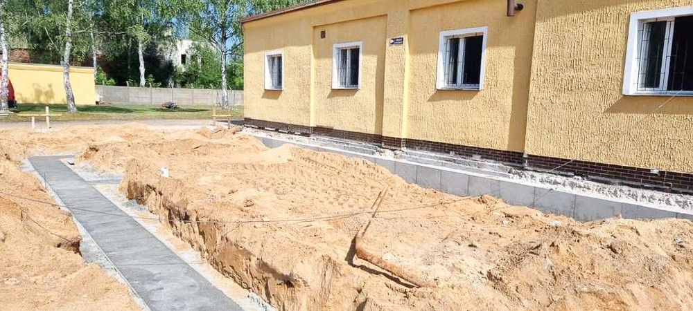 Prace przy rozbudowie remizy OSP Trzebień