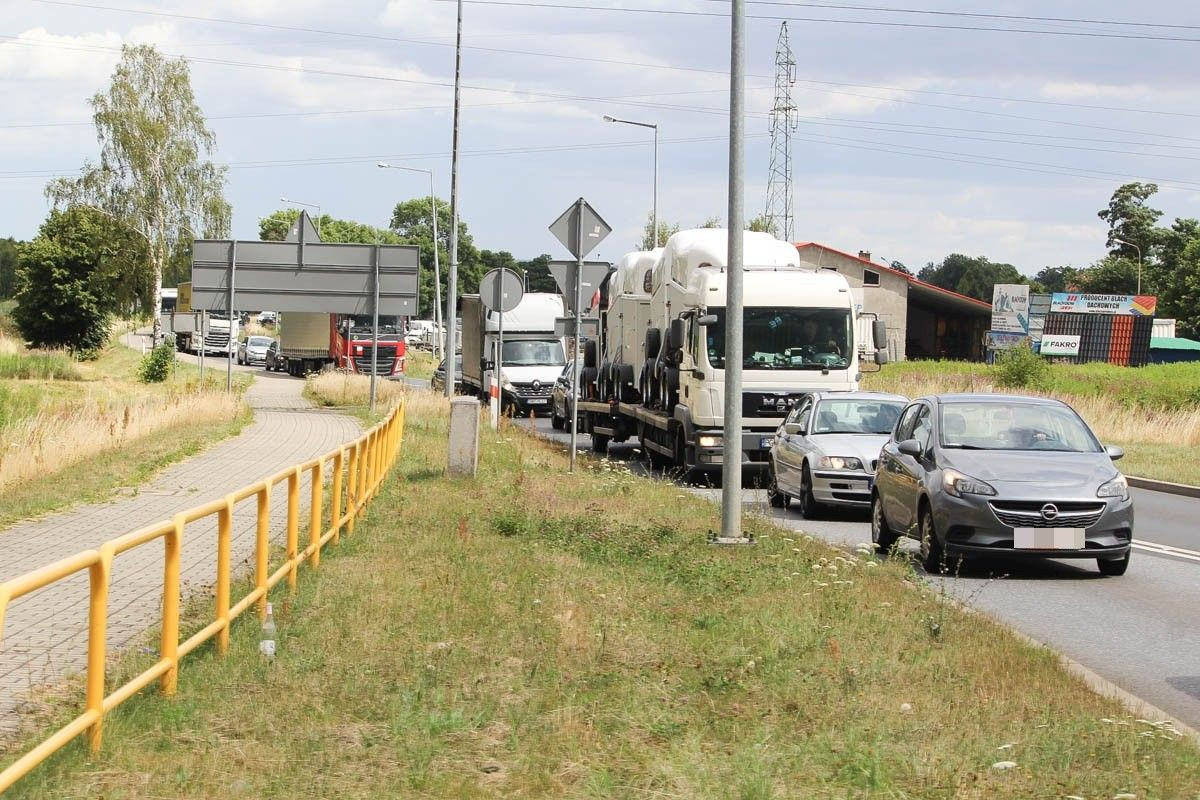 Korki na wjedzie do Bolesławca