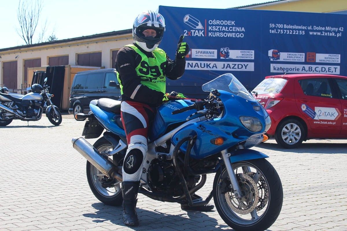 Rywalizacja motocyklistów na MotoGymkhana z 2xTAK Bolesławiec