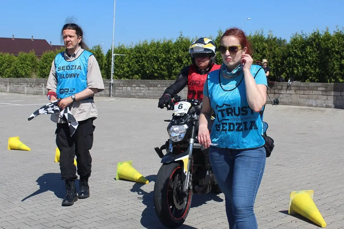 Rywalizacja motocyklistów na MotoGymkhana z 2xTAK Bolesławiec