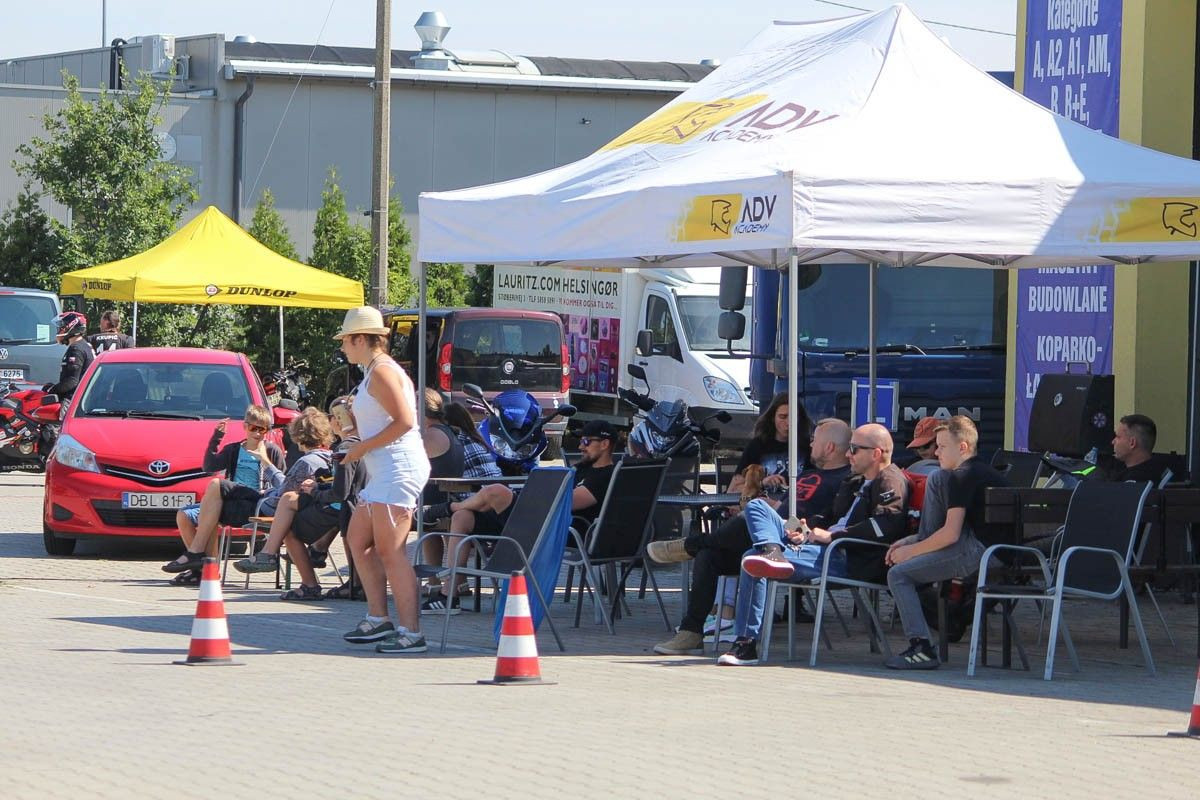 Rywalizacja motocyklistów na MotoGymkhana z 2xTAK Bolesławiec