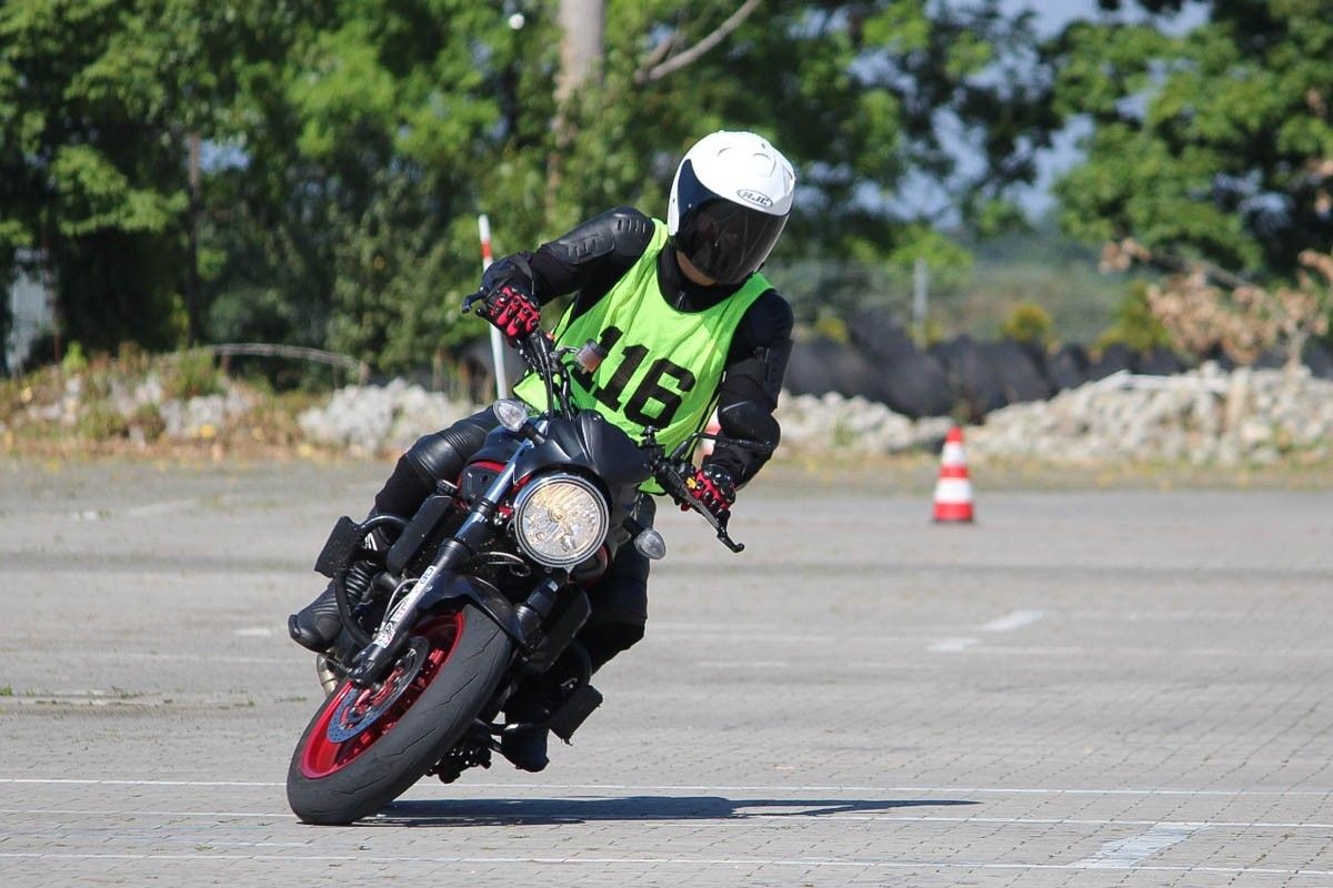 Rywalizacja motocyklistów na MotoGymkhana z 2xTAK Bolesławiec