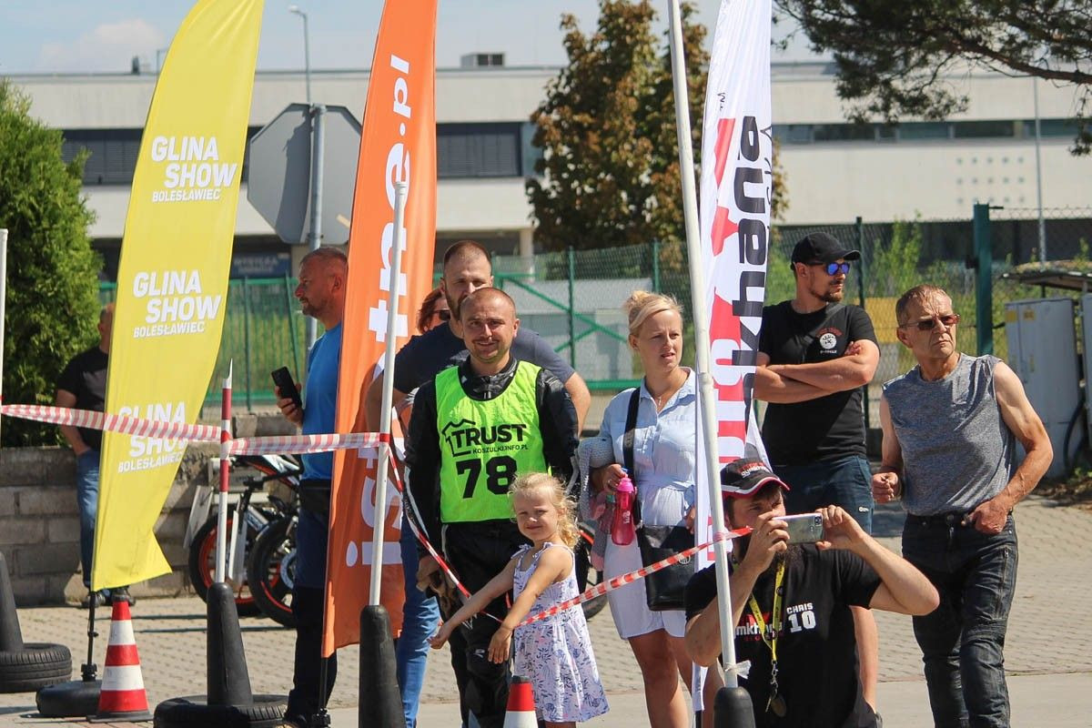 Rywalizacja motocyklistów na MotoGymkhana z 2xTAK Bolesławiec