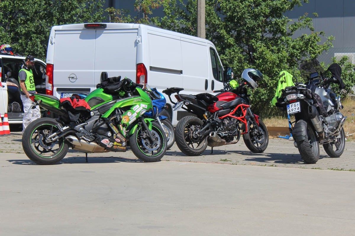 Rywalizacja motocyklistów na MotoGymkhana z 2xTAK Bolesławiec