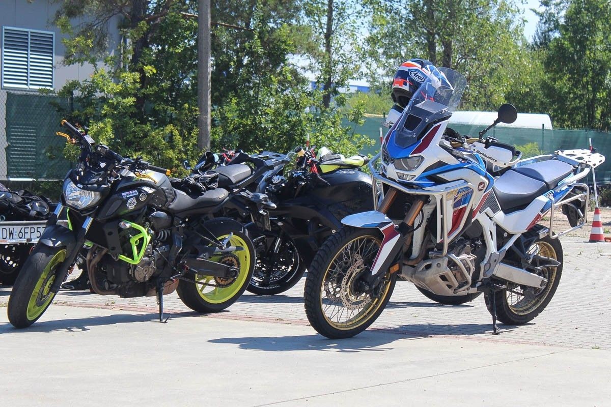 Rywalizacja motocyklistów na MotoGymkhana z 2xTAK Bolesławiec