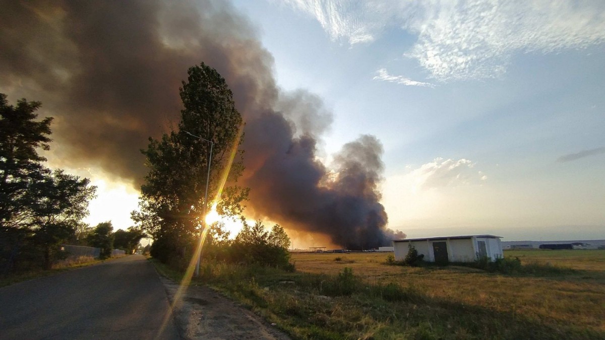 Pożar na strefie ekonomicznej w Osłej