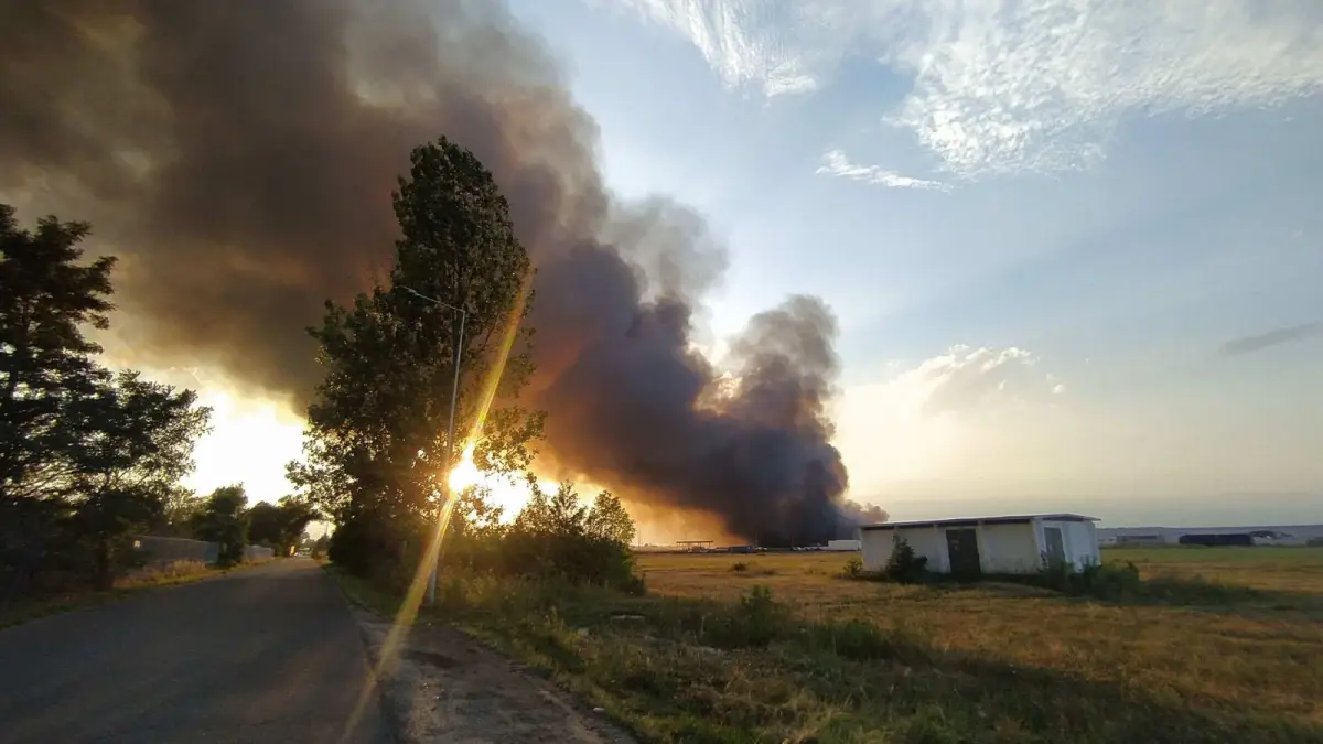 Pożar na strefie ekonomicznej w Osłej