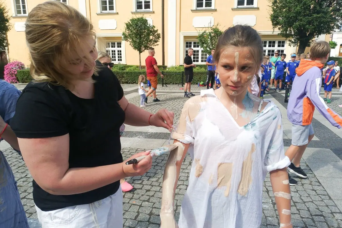 Glinoludki i i bolesławieccy piłkarze z Football Academy, wszyscy lubią telepizzę!