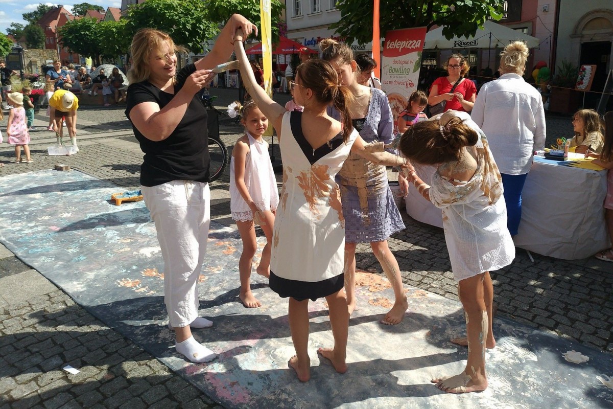 Glinoludki i i bolesławieccy piłkarze z Football Academy, wszyscy lubią telepizzę!