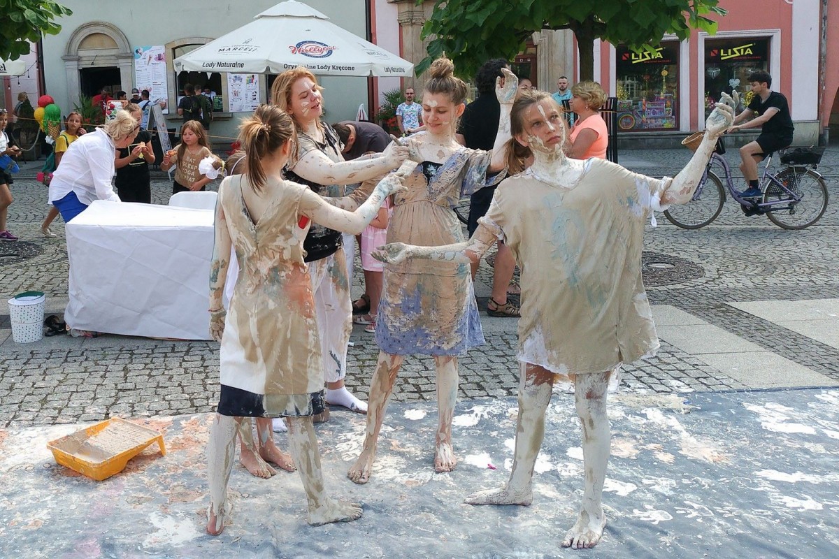 Glinoludki i i bolesławieccy piłkarze z Football Academy, wszyscy lubią telepizzę!