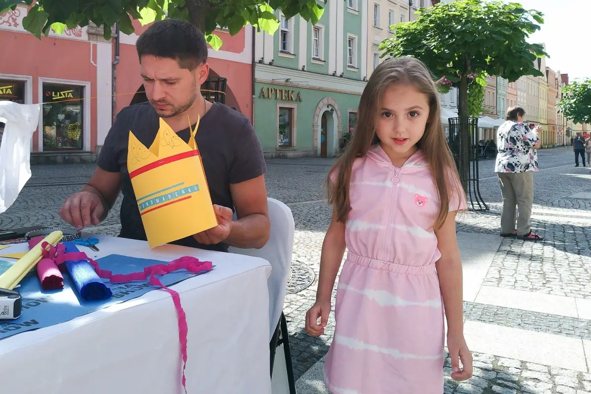 Glinoludki i i bolesławieccy piłkarze z Football Academy, wszyscy lubią telepizzę!