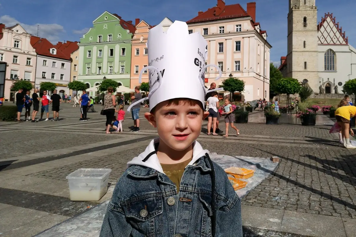 Glinoludki i i bolesławieccy piłkarze z Football Academy, wszyscy lubią telepizzę!