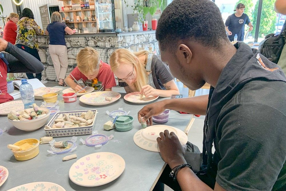 Skauci z Zimbabwe z wizytą w bolesławieckiej Manufakturze