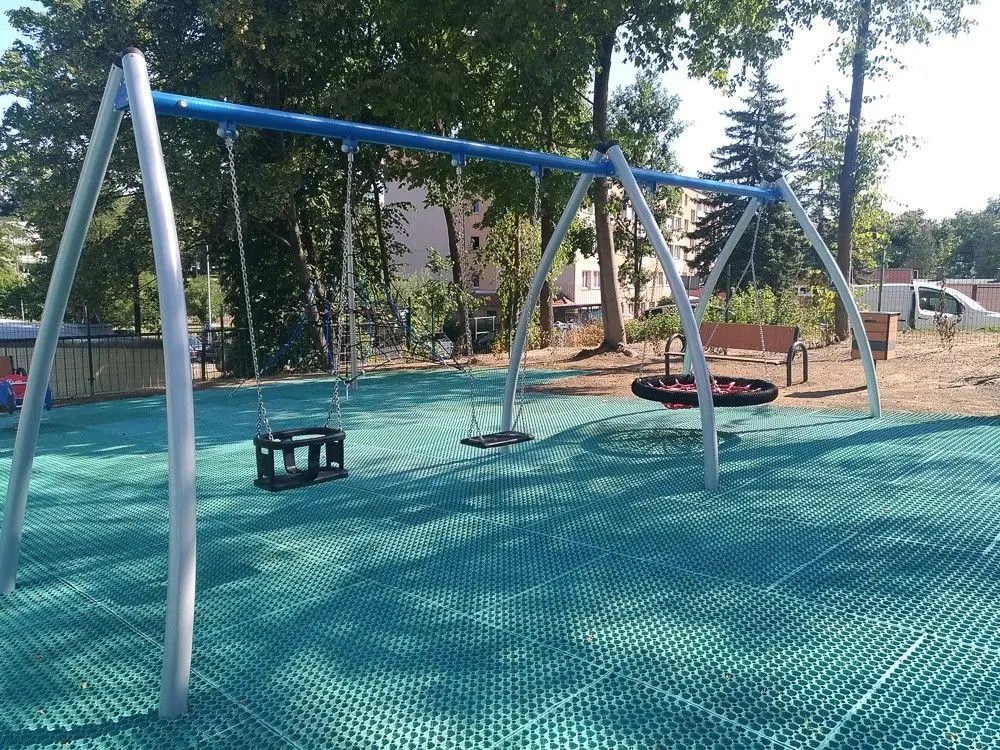 Plac zabaw przy Szpitalu św. Łukasza w Bolesławcu