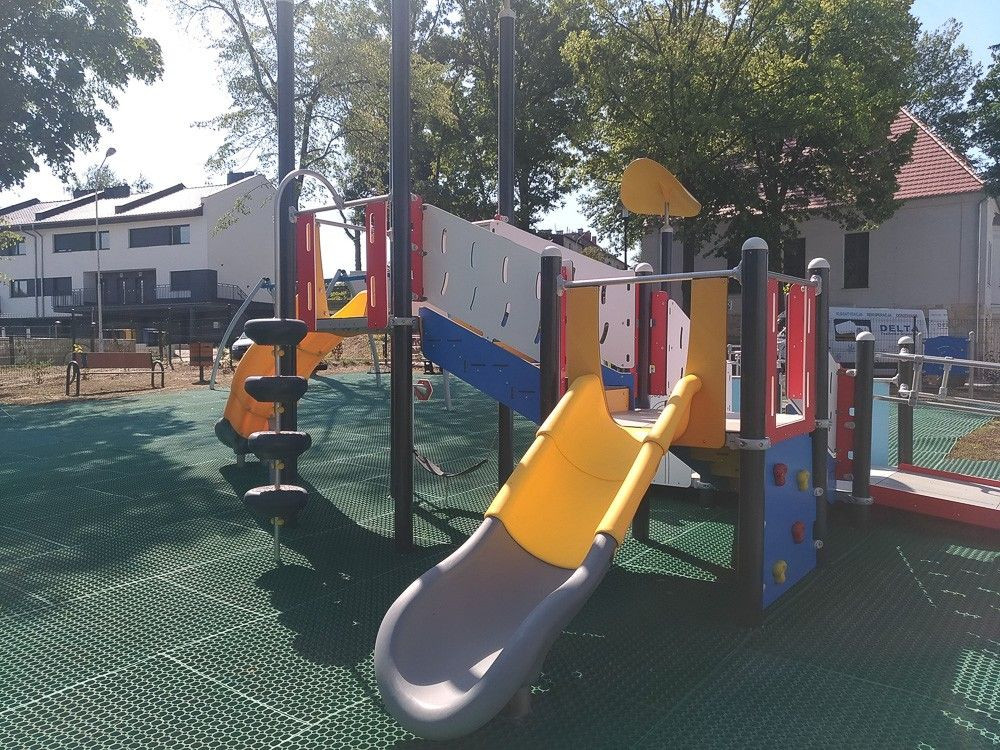 Plac zabaw przy Szpitalu św. Łukasza w Bolesławcu