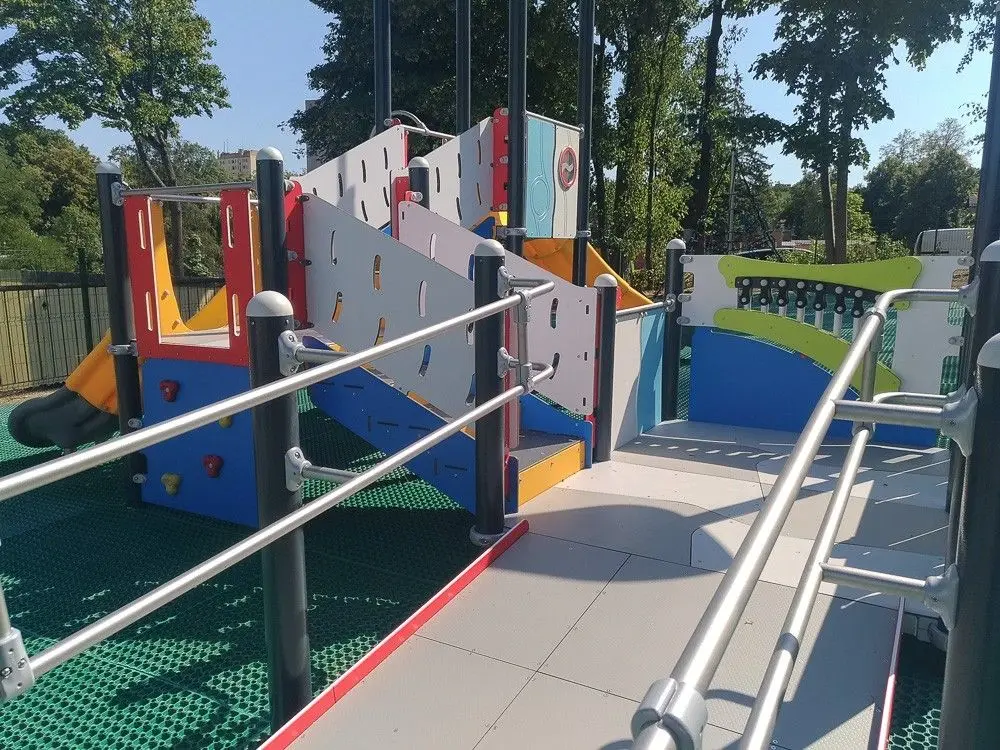 Plac zabaw przy Szpitalu św. Łukasza w Bolesławcu