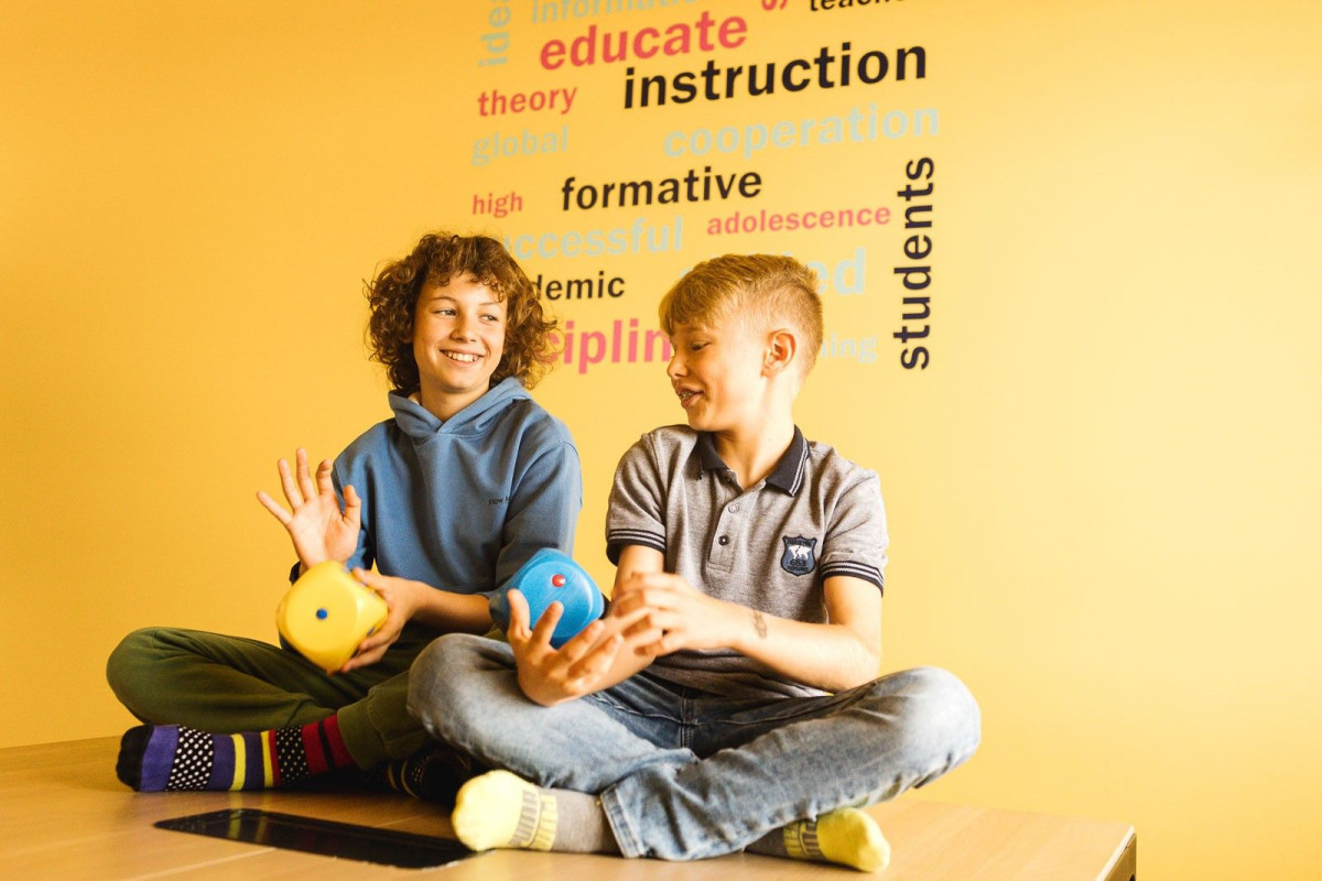 Młodzież ze szkoły Dare to speak