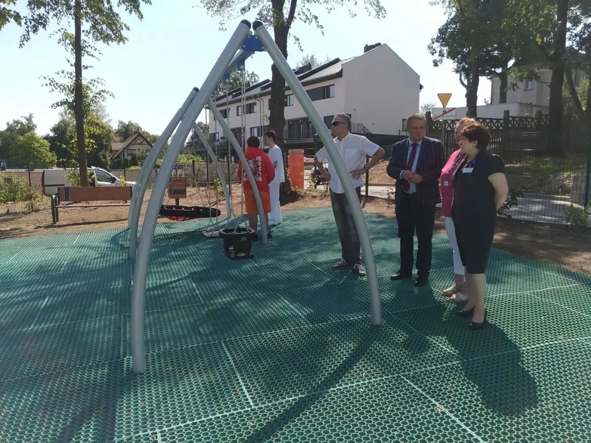 Plac zabaw przy Szpitalu św. Łukasza w Bolesławcu