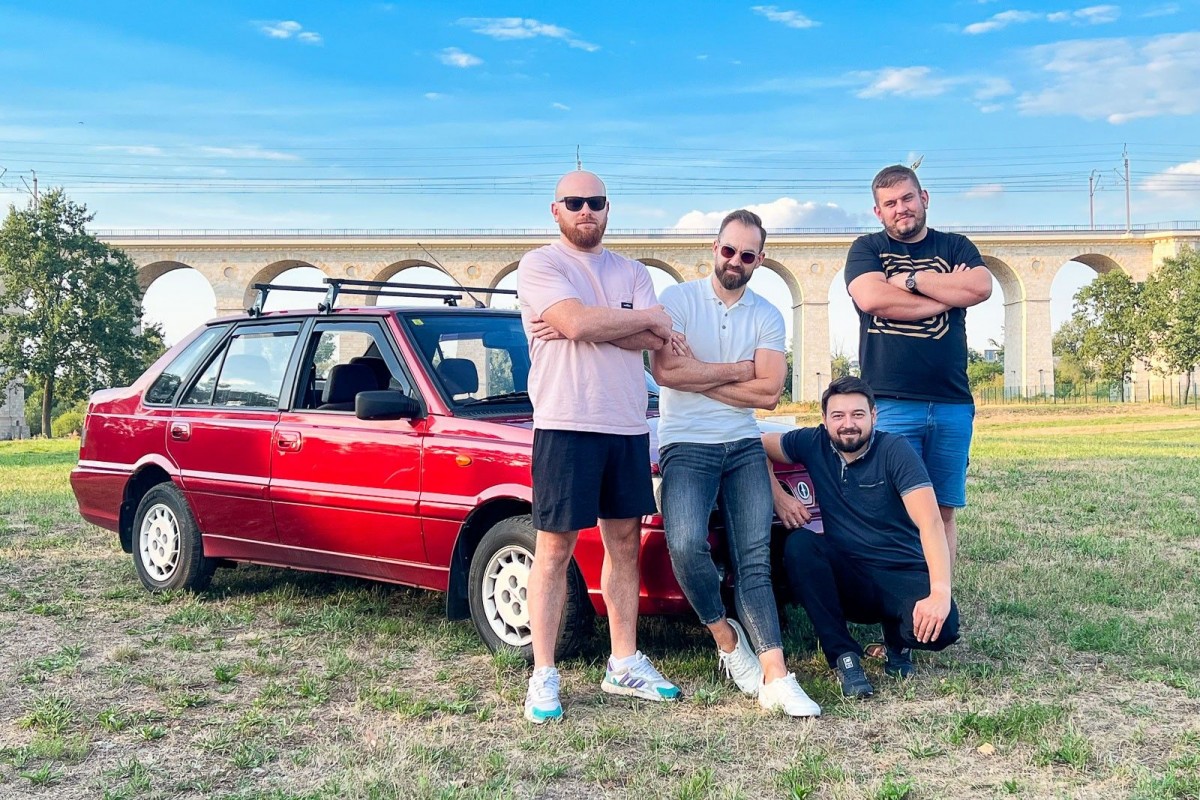 Uczestnicy rajdu Polonezem