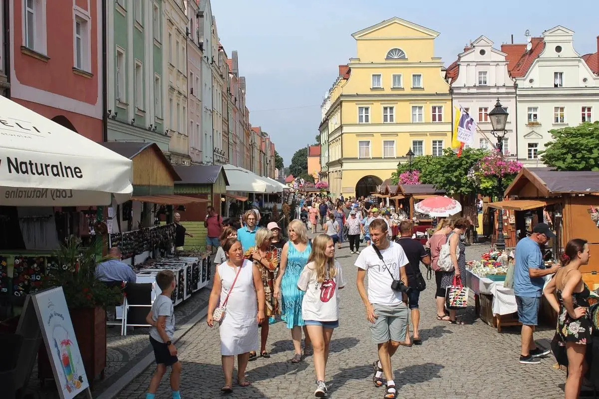 Święto ceramiki: kilka ujęć centrum Bolesławca w piątkowe południe