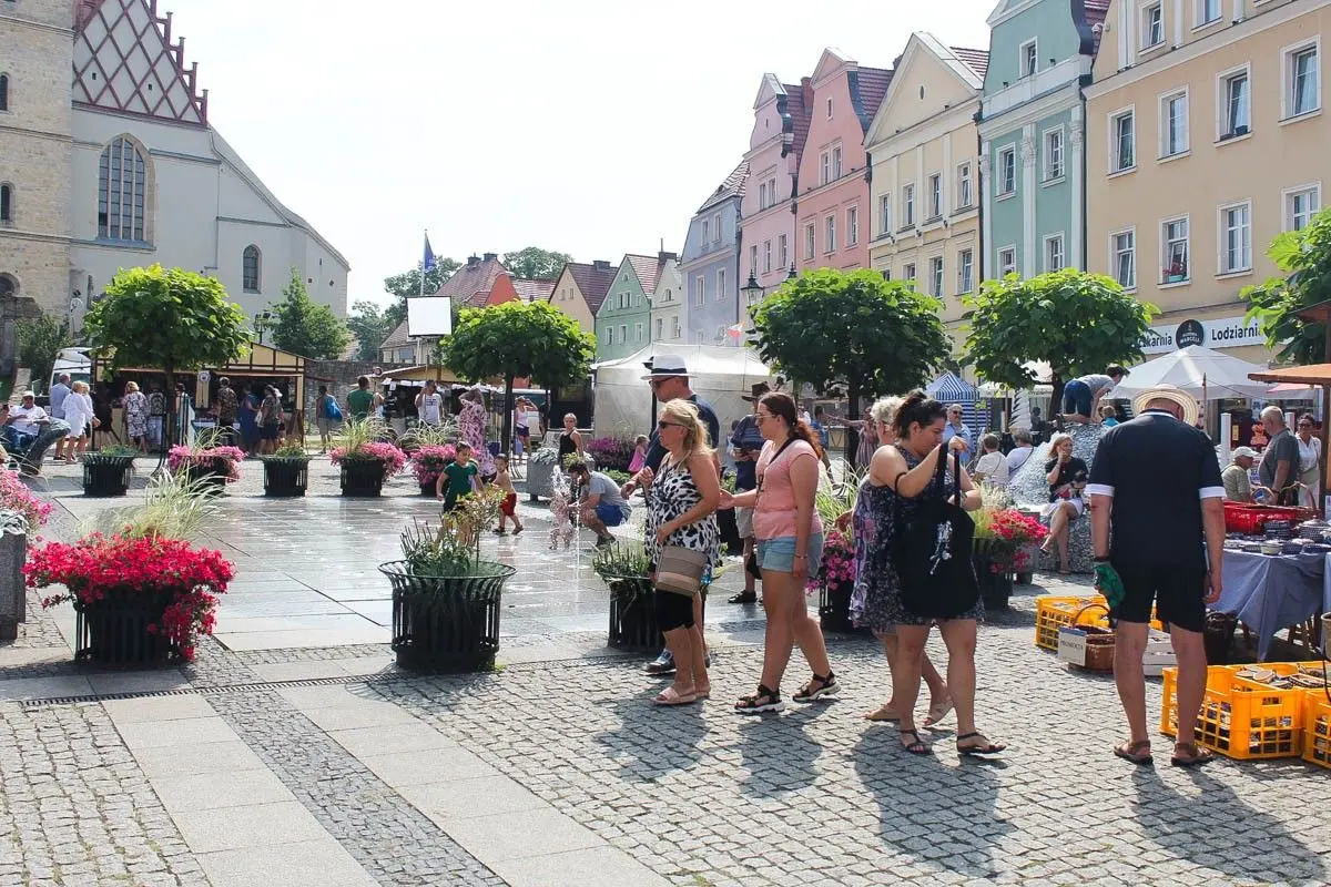 Święto ceramiki: kilka ujęć centrum Bolesławca w piątkowe południe