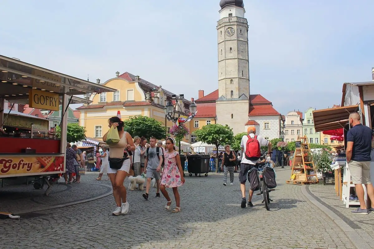 Święto ceramiki: kilka ujęć centrum Bolesławca w piątkowe południe