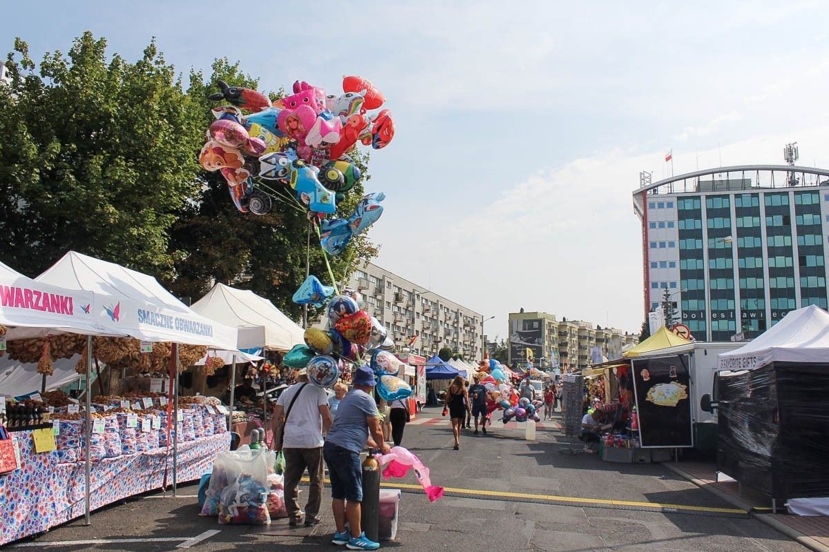 Święto ceramiki: kilka ujęć centrum Bolesławca w piątkowe południe