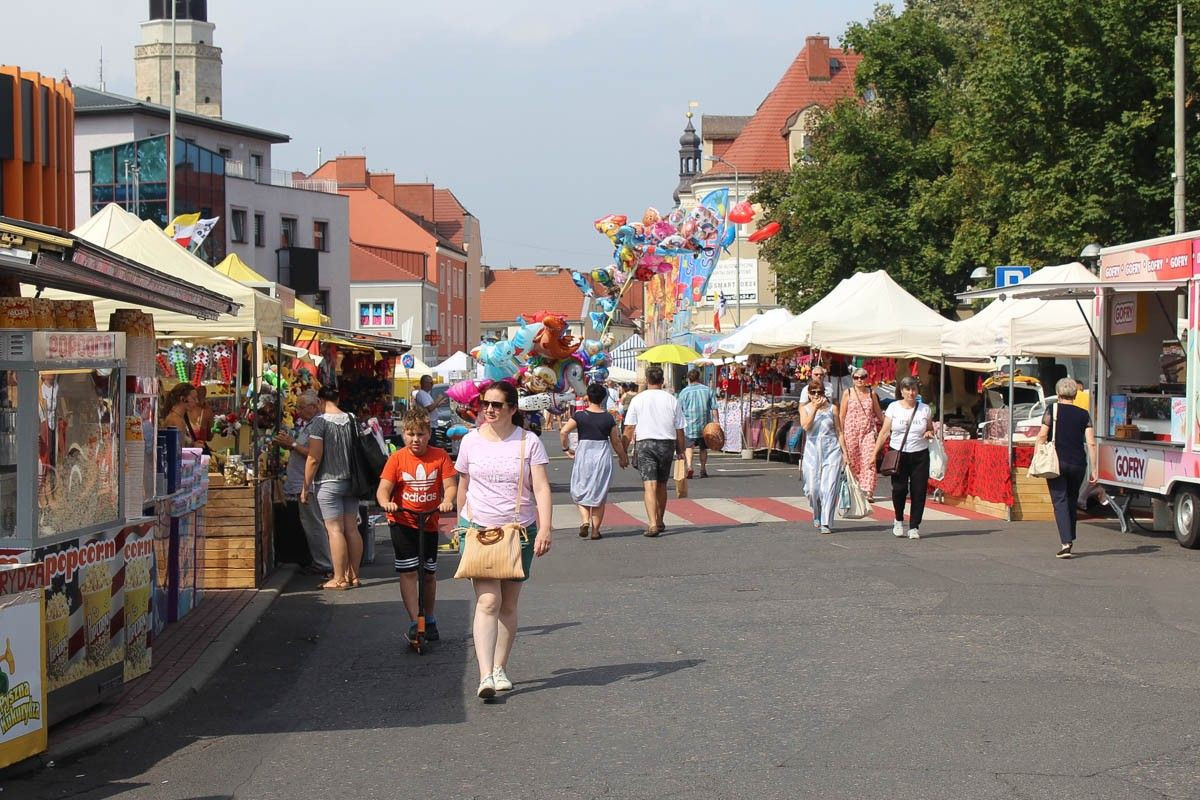 Święto ceramiki: kilka ujęć centrum Bolesławca w piątkowe południe