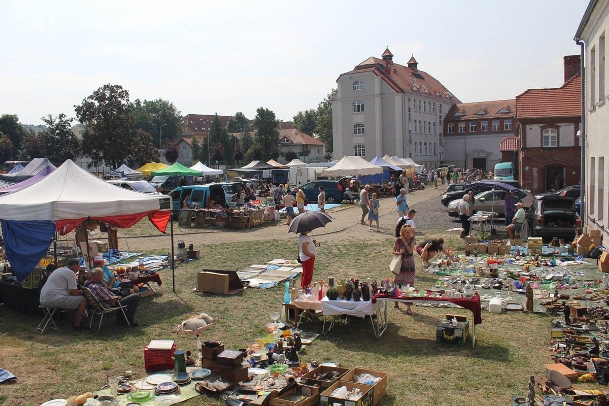 Giełda staroci w czasie święta ceramiki