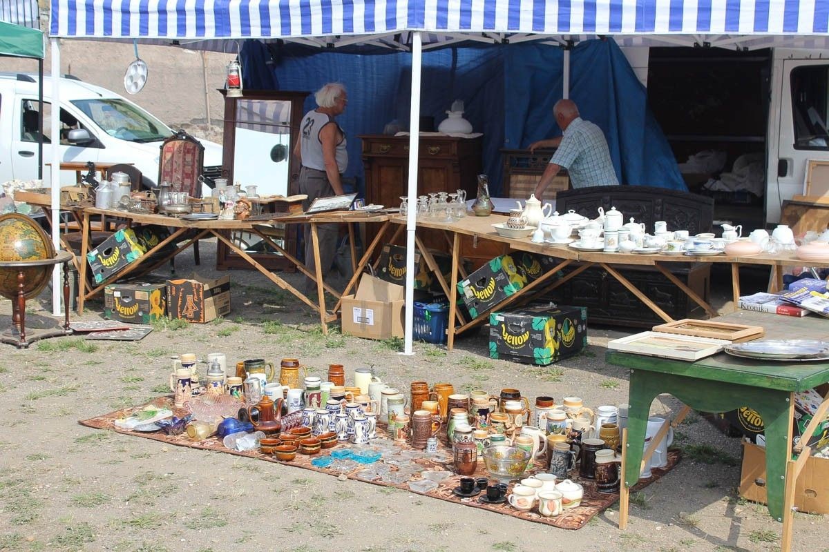 Giełda staroci w czasie święta ceramiki