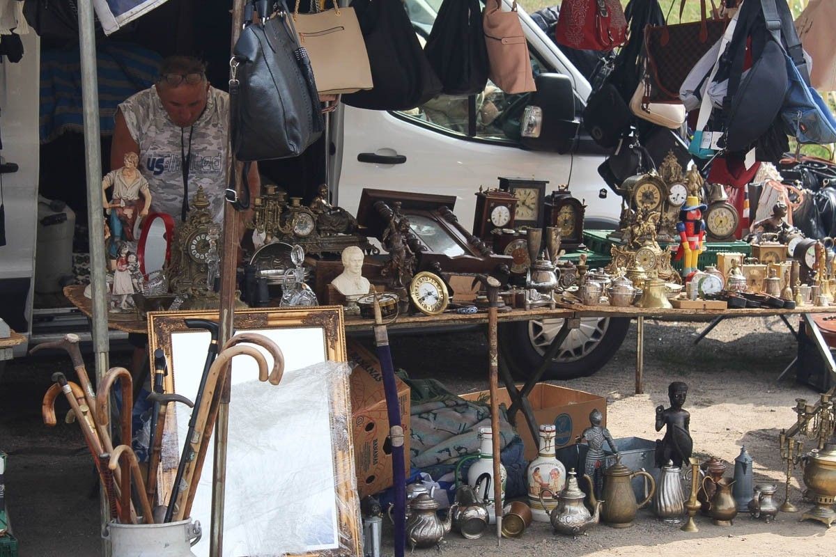 Giełda staroci w czasie święta ceramiki