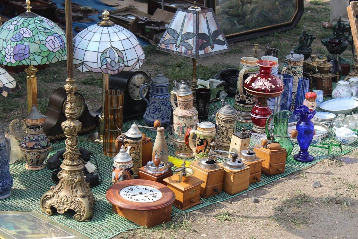 Giełda staroci w czasie święta ceramiki