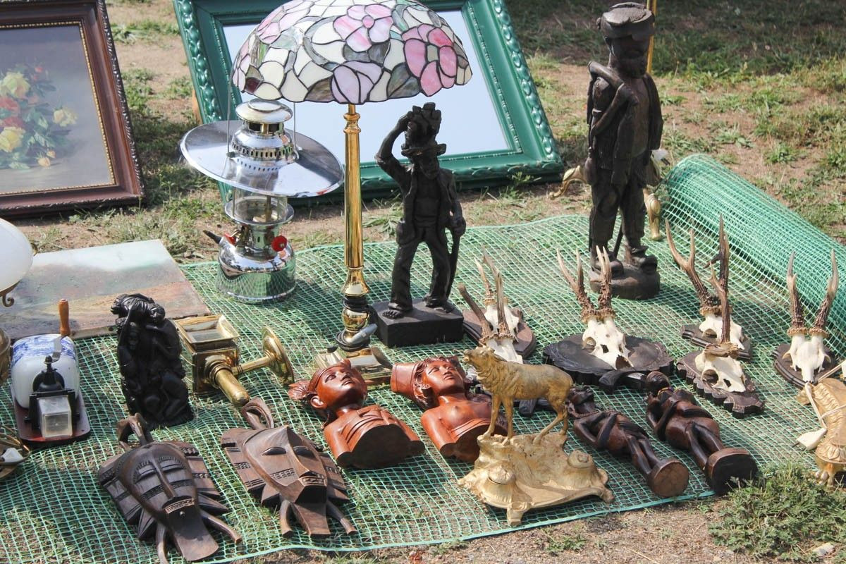 Giełda staroci w czasie święta ceramiki