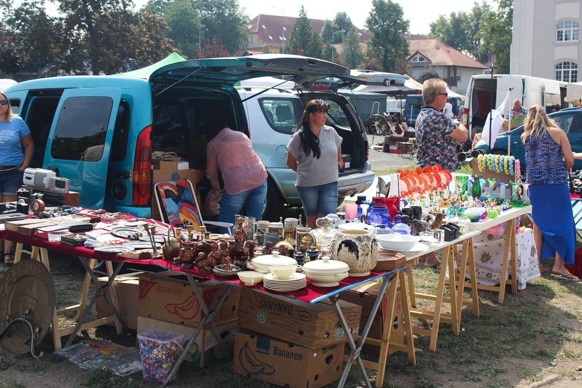 Giełda staroci w czasie święta ceramiki