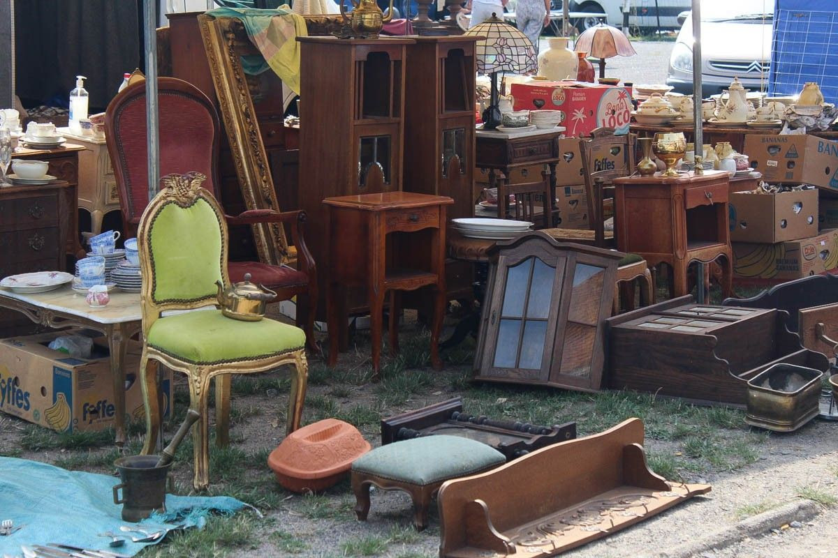 Giełda staroci w czasie święta ceramiki