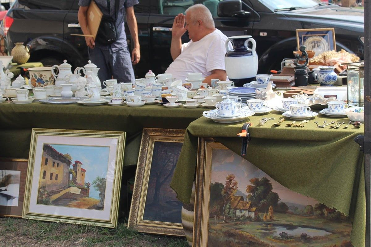 Giełda staroci w czasie święta ceramiki