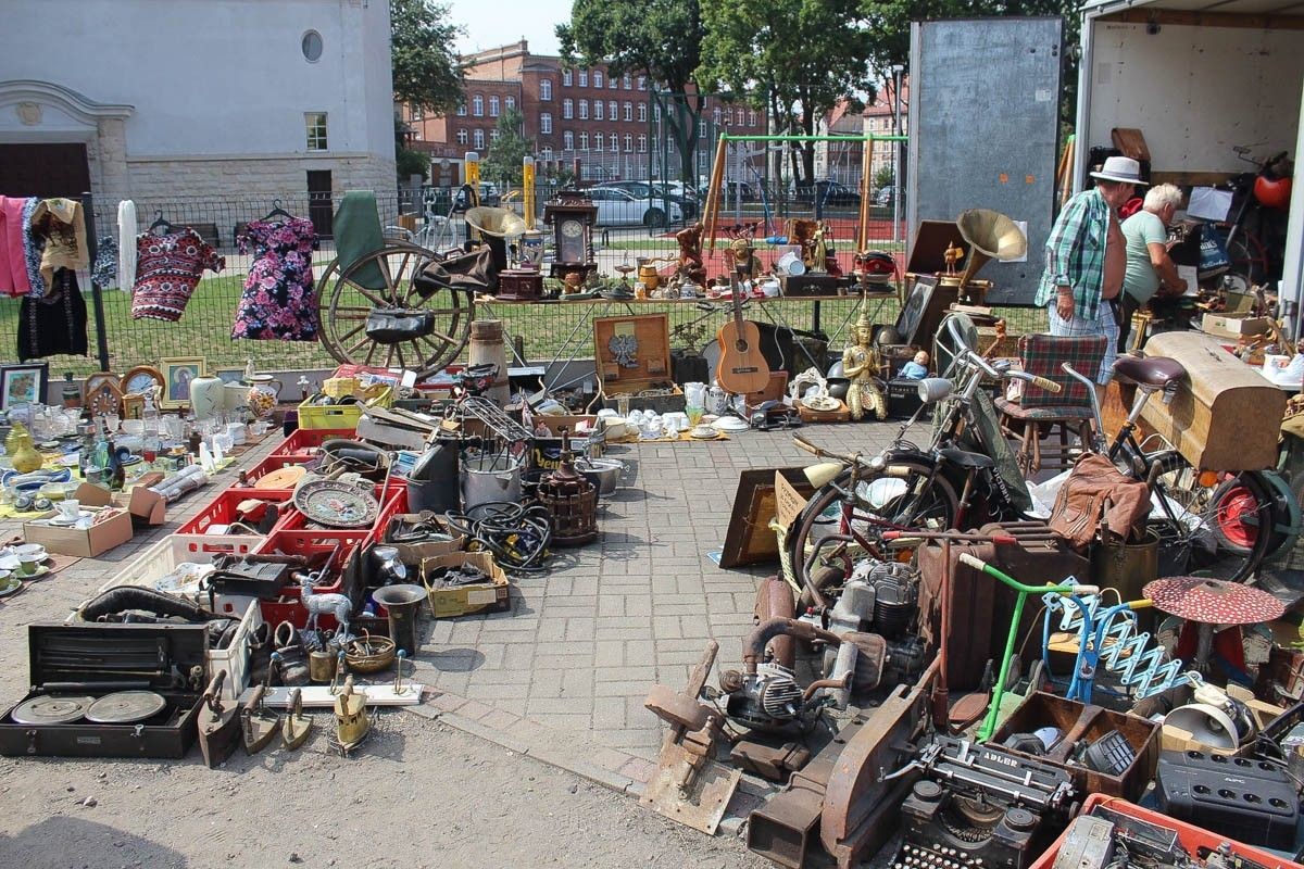 Giełda staroci w czasie święta ceramiki