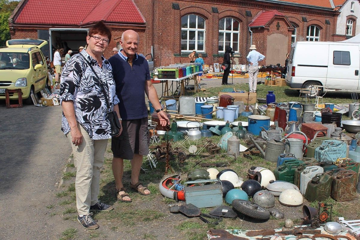 Giełda staroci w czasie święta ceramiki