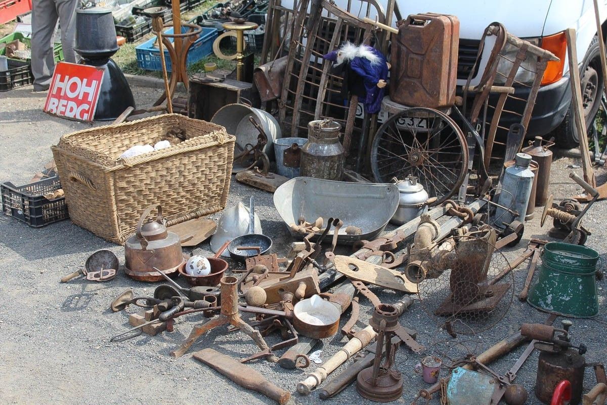 Giełda staroci w czasie święta ceramiki