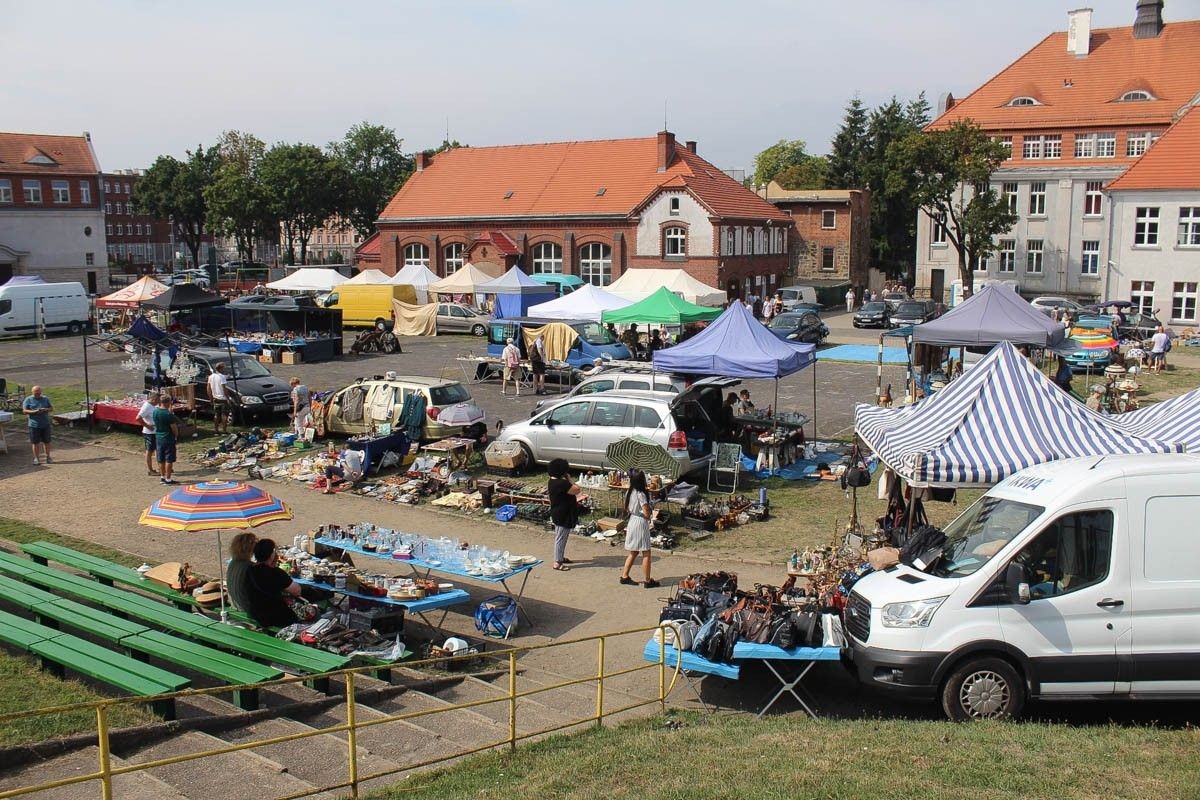Giełda staroci w czasie święta ceramiki